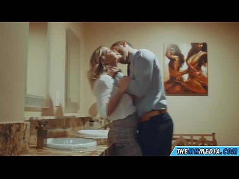 ❤️ Kun povekas blondi viettelee sinut julkisessa vessassa ❌ Seksivideo at fi.pornobot.ru ﹏